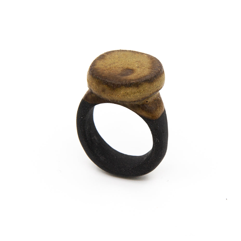 Bague Séléné - chevalière en porcelaine noire - émail naturel