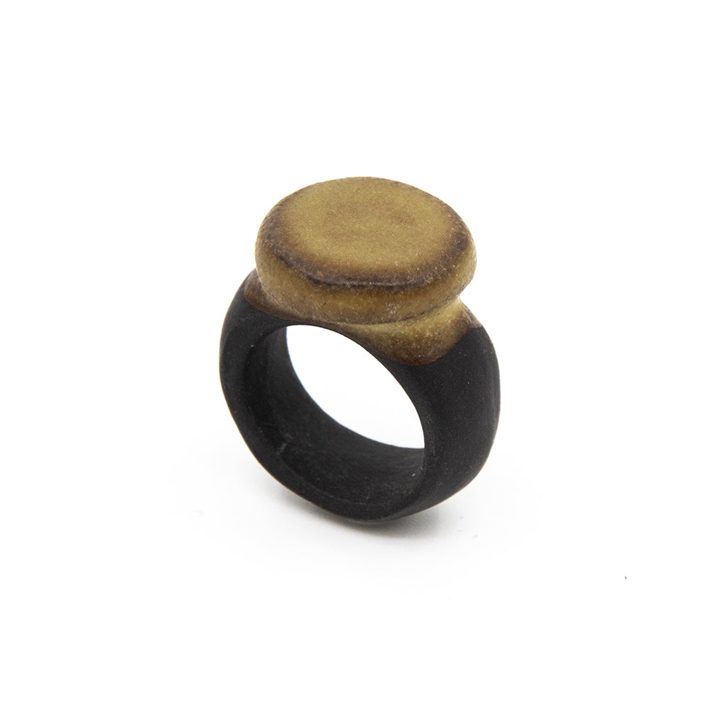 Bague Séléné - chevalière en porcelaine noire - émail naturel