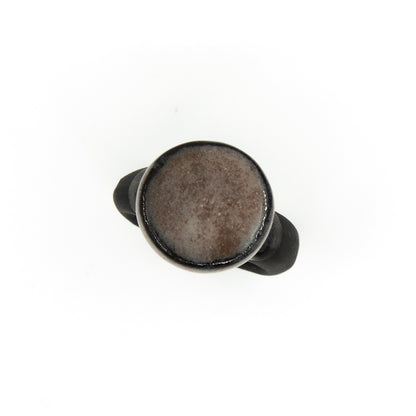 Bague Séléné - chevalière en porcelaine noire - émail de cendres