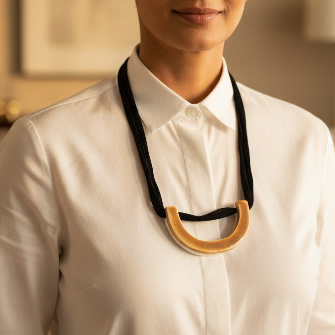 Collier Gaïa - porcelaine et soie Shibori