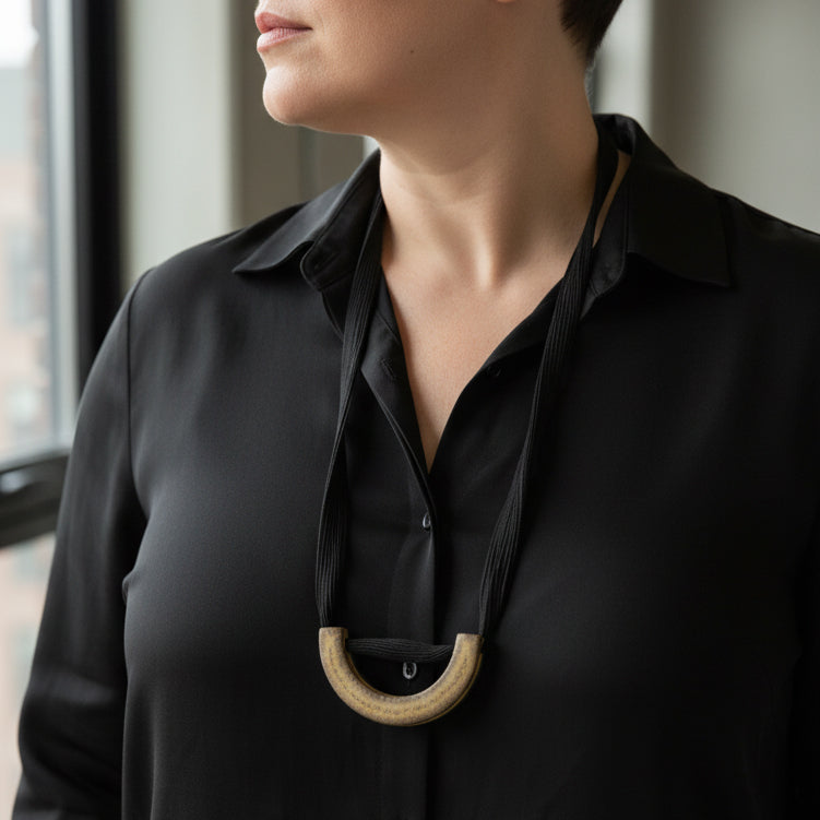 Collier Gaïa - porcelaine et soie Shibori