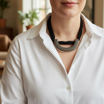 Collier Gaïa - porcelaine et soie Shibori