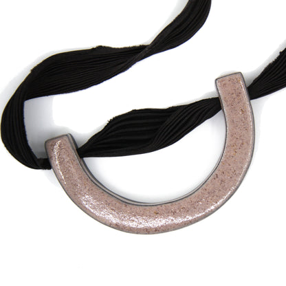 Collier Gaïa - porcelaine et soie Shibori