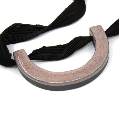 Collier Gaïa - porcelaine et soie Shibori