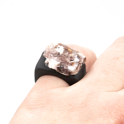 Bague Aphrodite - porcelaine noire - granite