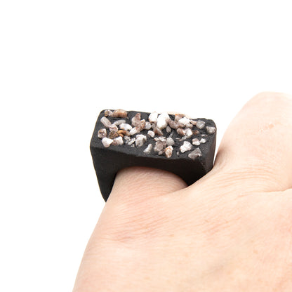 Bague Aphrodite - porcelaine noire - granite