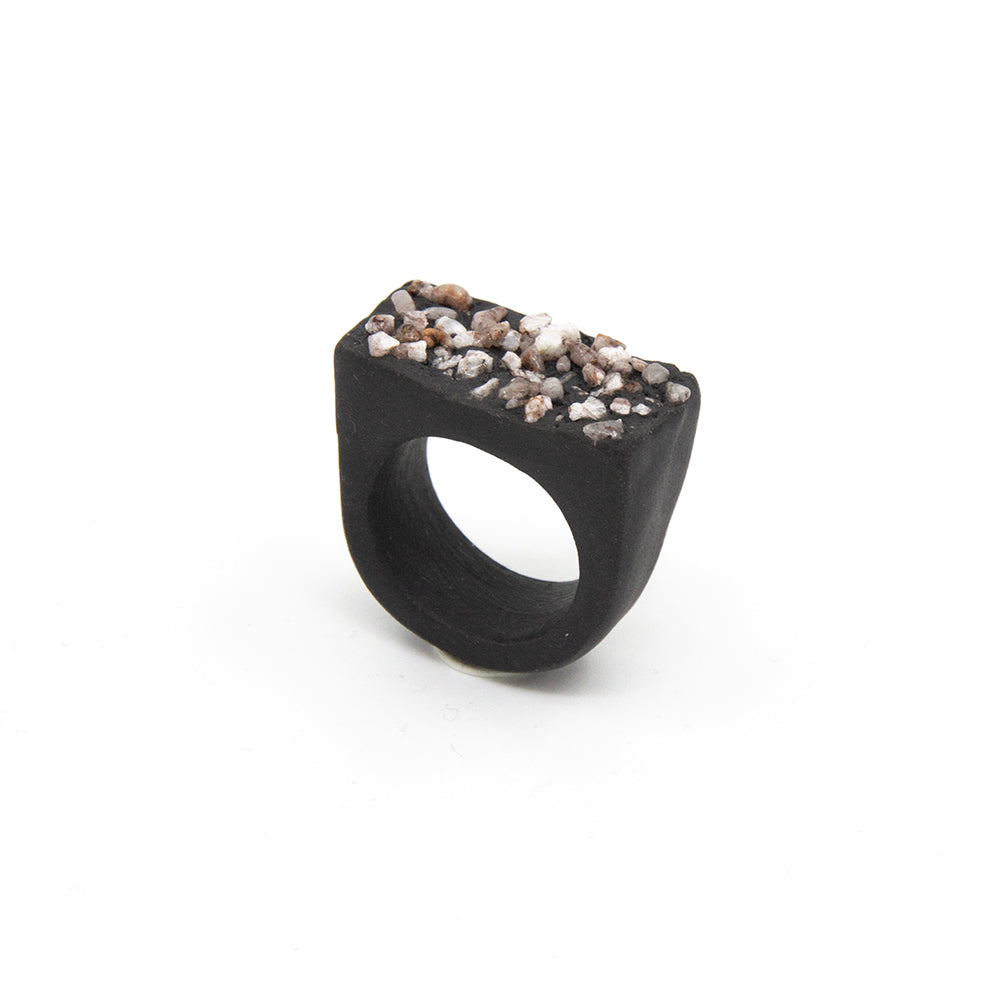 Bague Aphrodite - porcelaine noire - granite