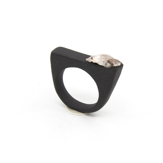 Bague Aphrodite - porcelaine noire - granite