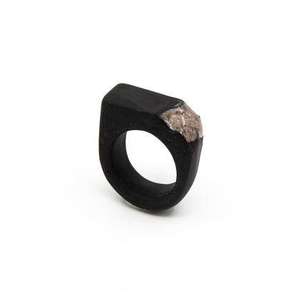 Bague Athéna - porcelaine noire - émail de cendres