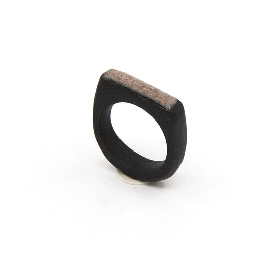 Bague Théia - porcelaine noire - émail de cendres